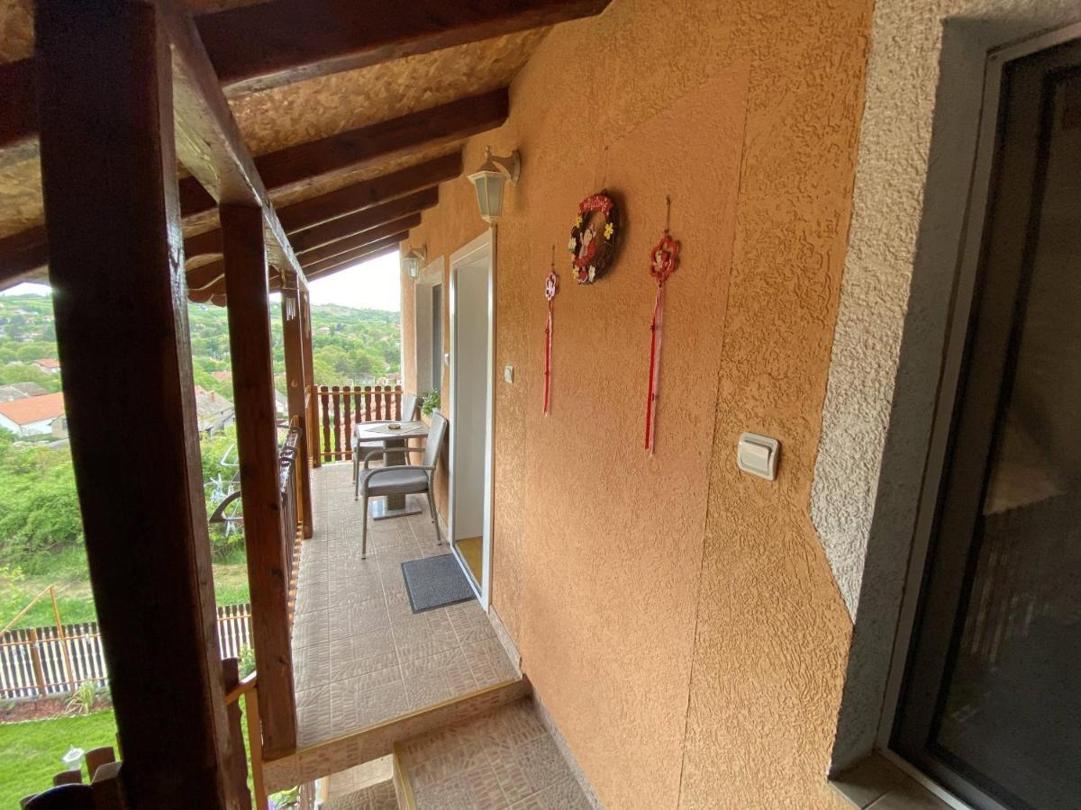 Apartman Simona Vrdnik Exterior foto